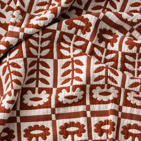 Schoolhouse Stillwater King Quilt and Pillow Shams in Auburn - Picture 2 of 13